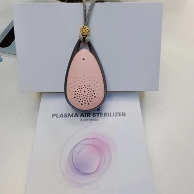 96 X 56 X 33 मिमी पोर्टेबल एयर फिल्टर घर के लिए 850mAh 0.2W गर्दन एयर प्यूरीफायर