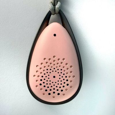 शांत वायु शुद्धिकरण के लिए लंबी बैटरी जीवन के साथ कॉम्पैक्ट पहनने योग्य वायु शोधक