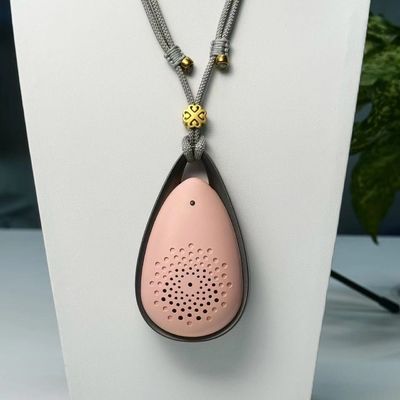 21 घंटे की बैटरी लाइफ और 1 M3 कवरेज के साथ पहनने योग्य वायु शोधक CE/FCC/RoHS प्रमाणित