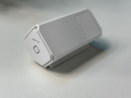 लंबे समय तक चलने वाला बैटरी कार वायु शोधक 13 घंटे निरंतर संचालन और कई रंग विकल्पों के साथ