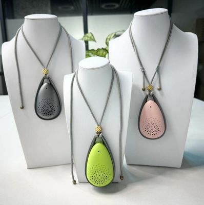 21 घंटे बैटरी जीवन एलर्जी संरक्षण के लिए पोर्टेबल पहनने योग्य वायु फिल्टर 96*56*33 मिमी